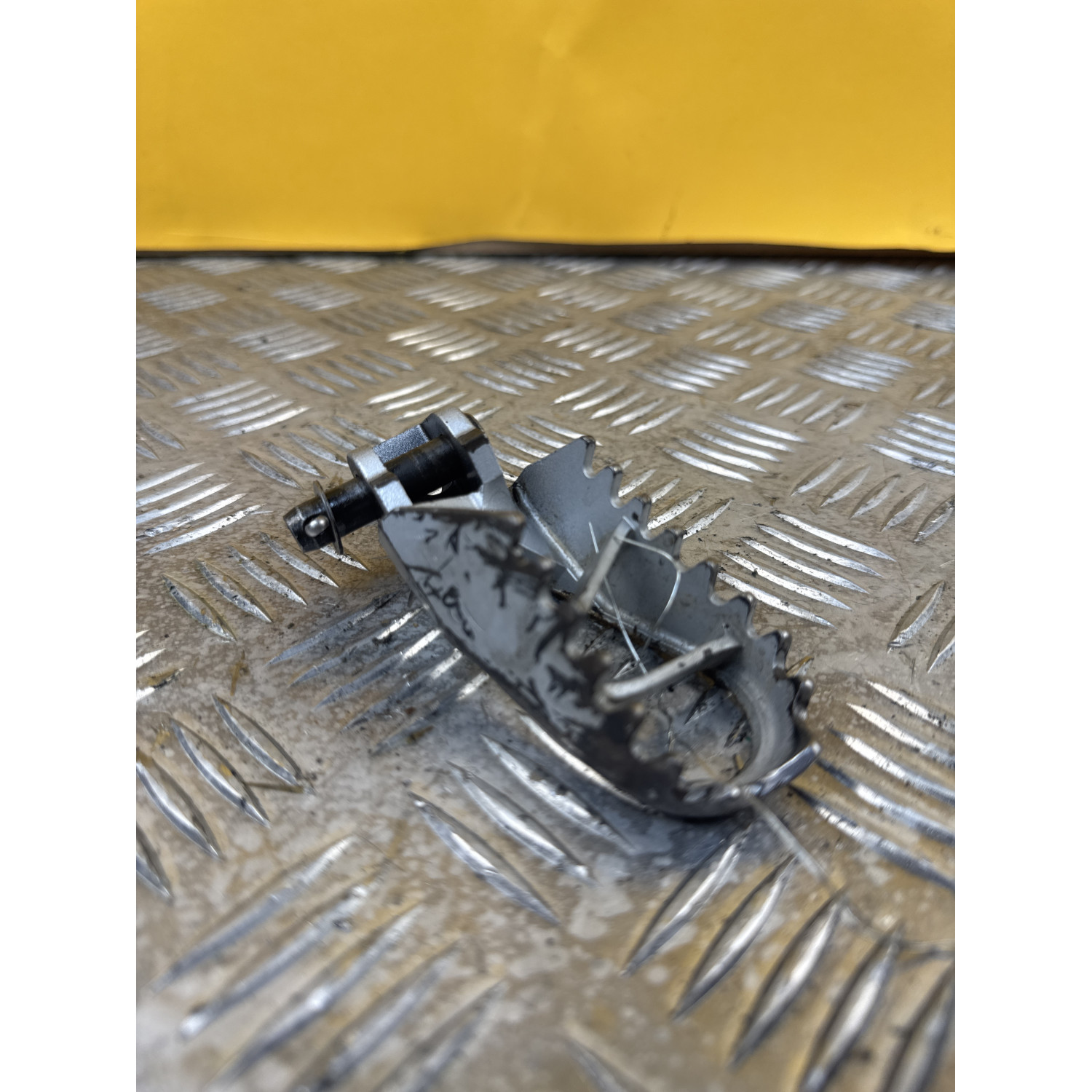Repose pied avant droit pour KAWASAKI KX 85 2020