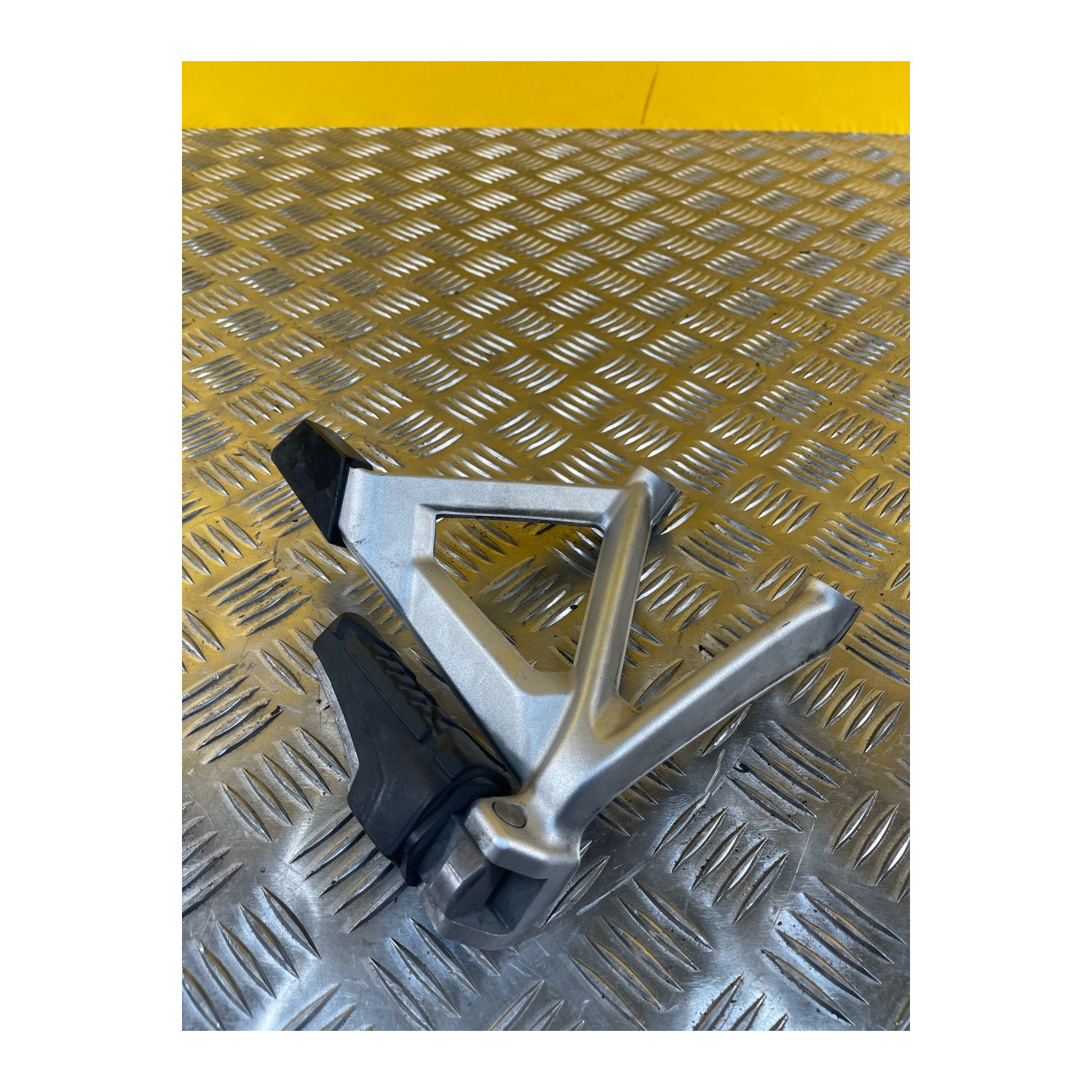 Platine repose pieds arrière droite pour BMW R 1200 GS 2015