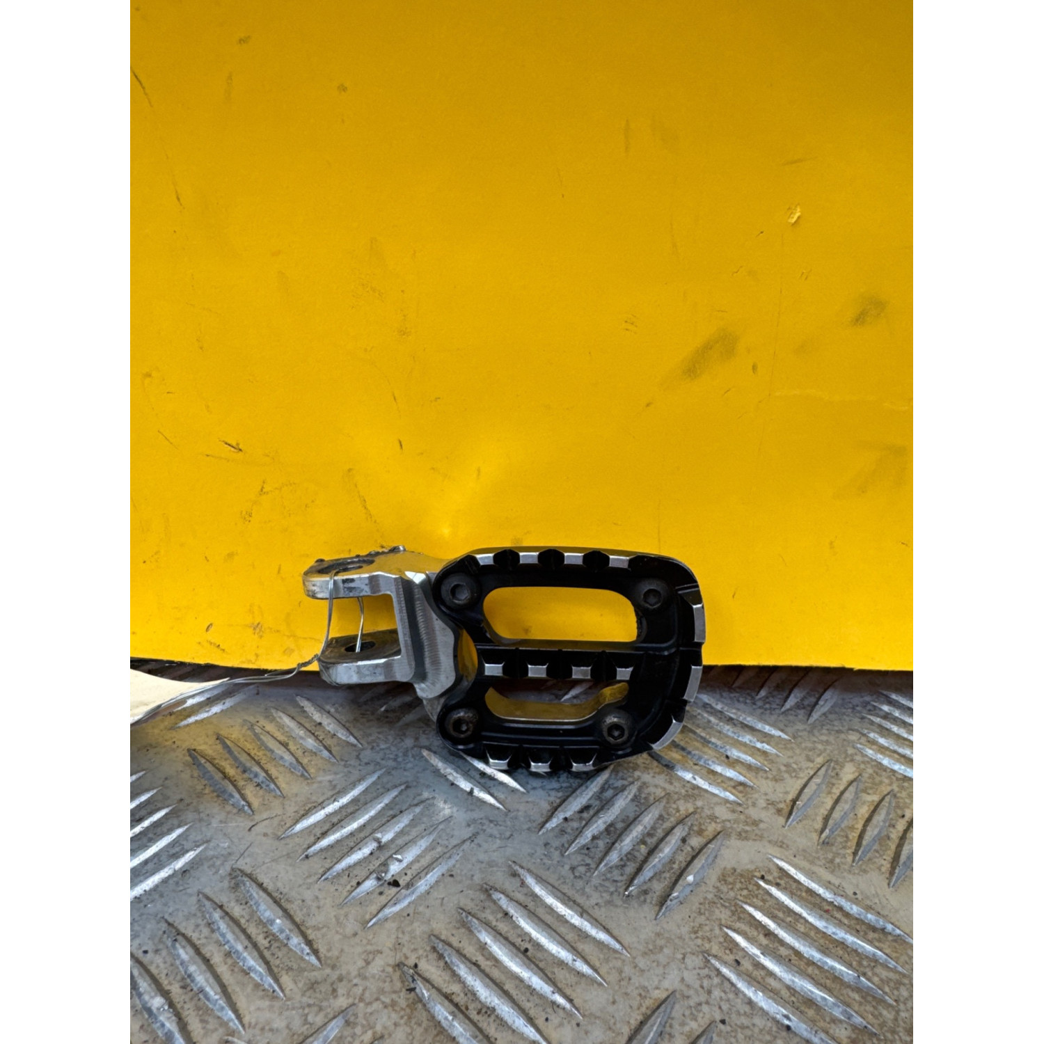 Repose pied avant gauche pour HONDA XADV 750 2019