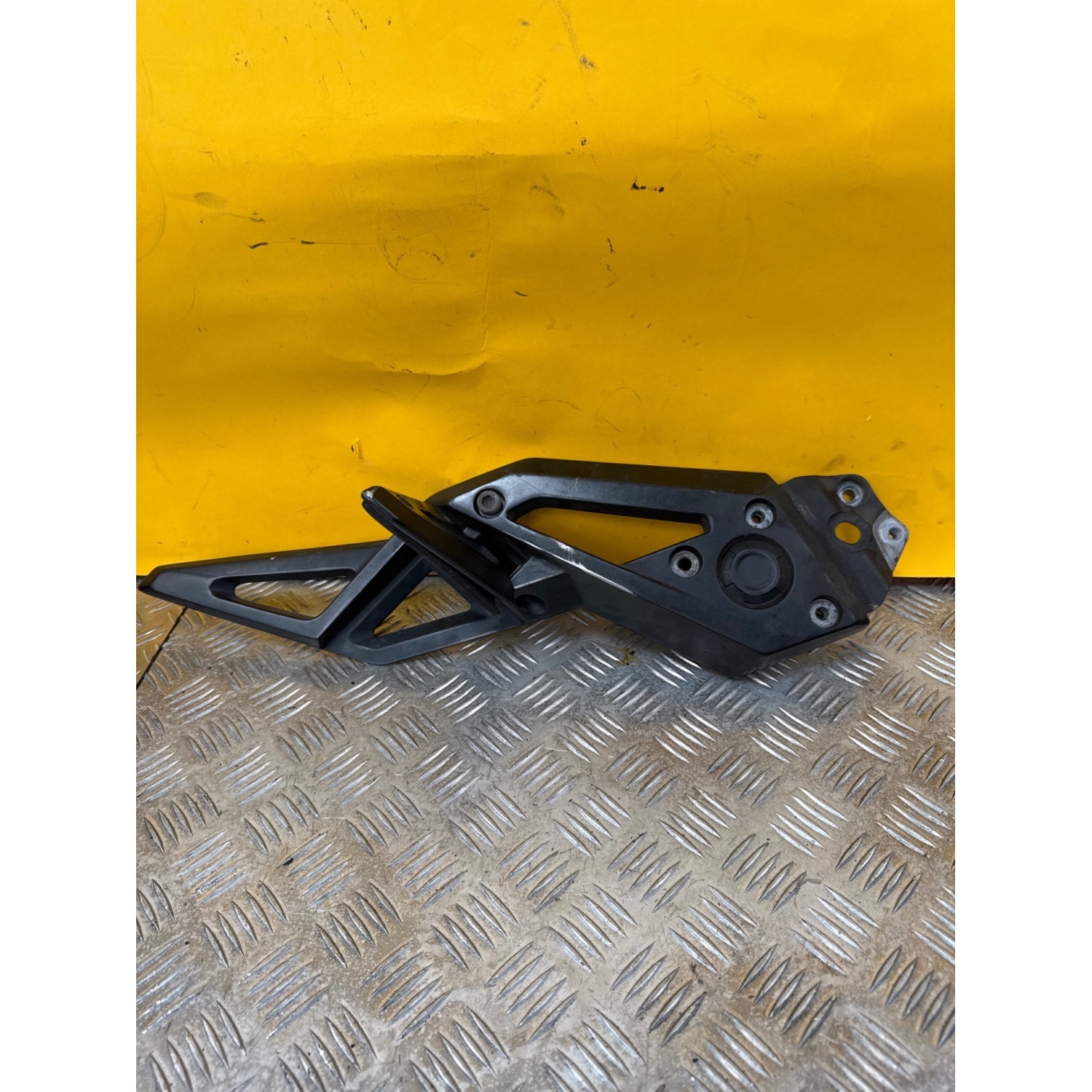 Platine repose pieds arrière gauche pour HONDA XADV 750 2019