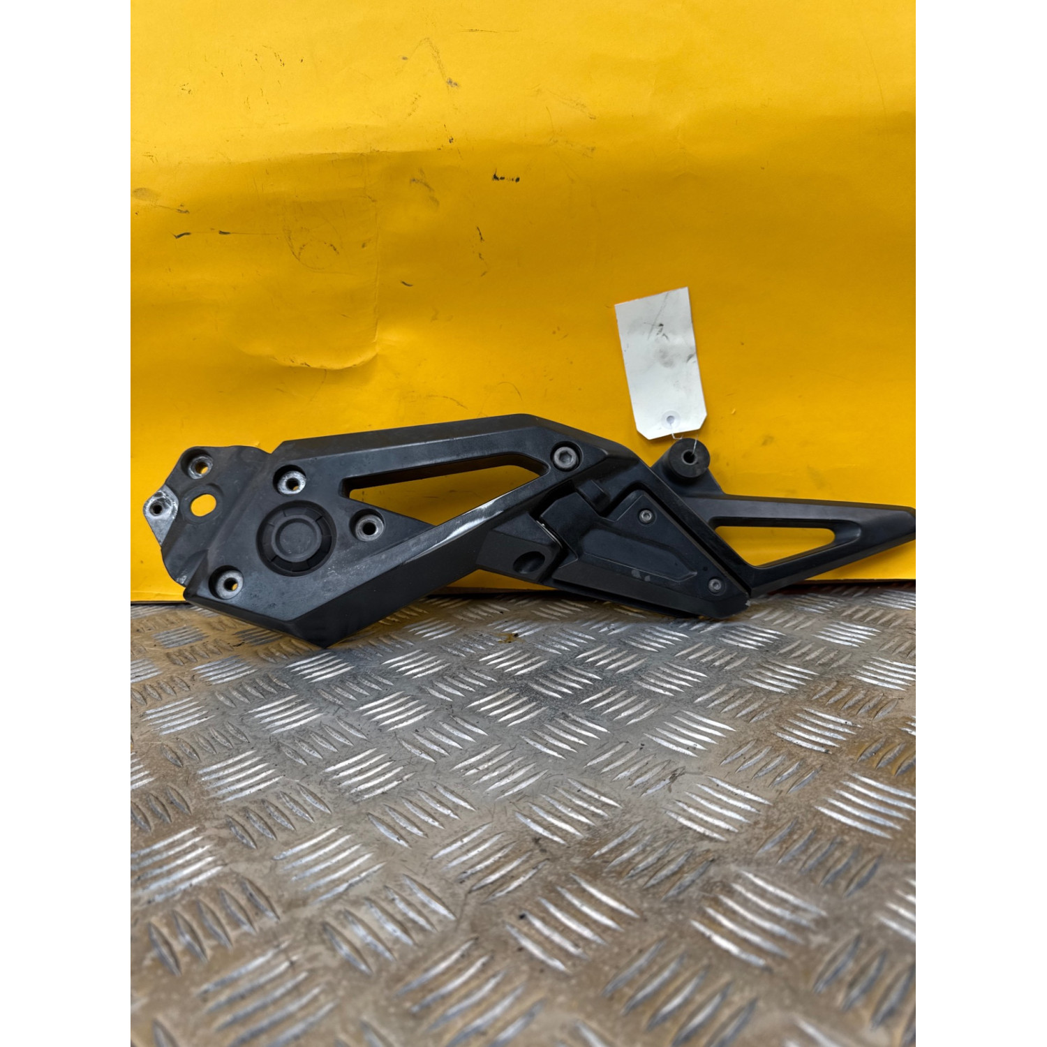 Platine repose pieds arrière droite pour HONDA XADV 750 2019