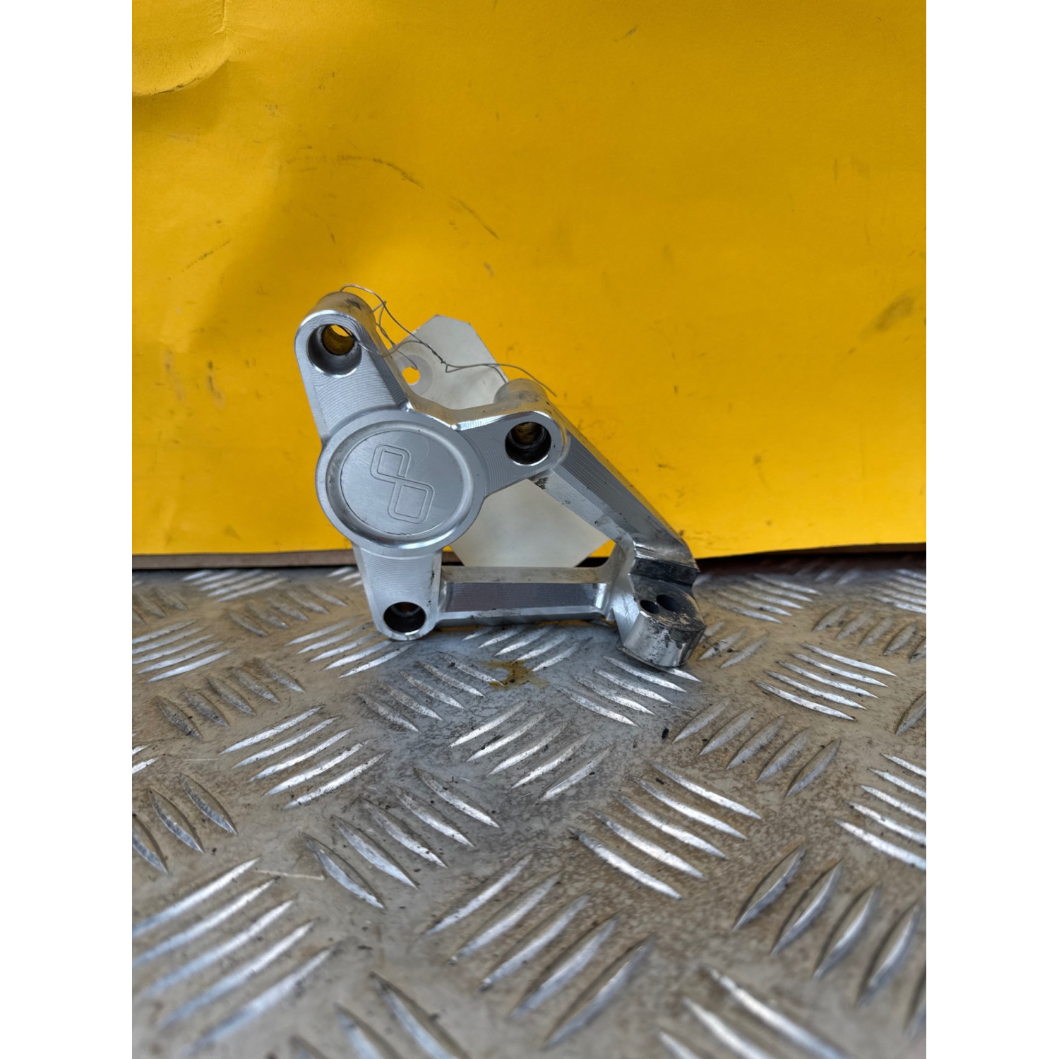 Platine repose pieds avant gauche pour HONDA XADV 750 2019
