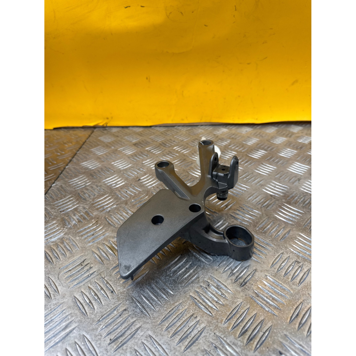 Platine repose pieds avant droite pour HONDA CB 1000 R 2010
