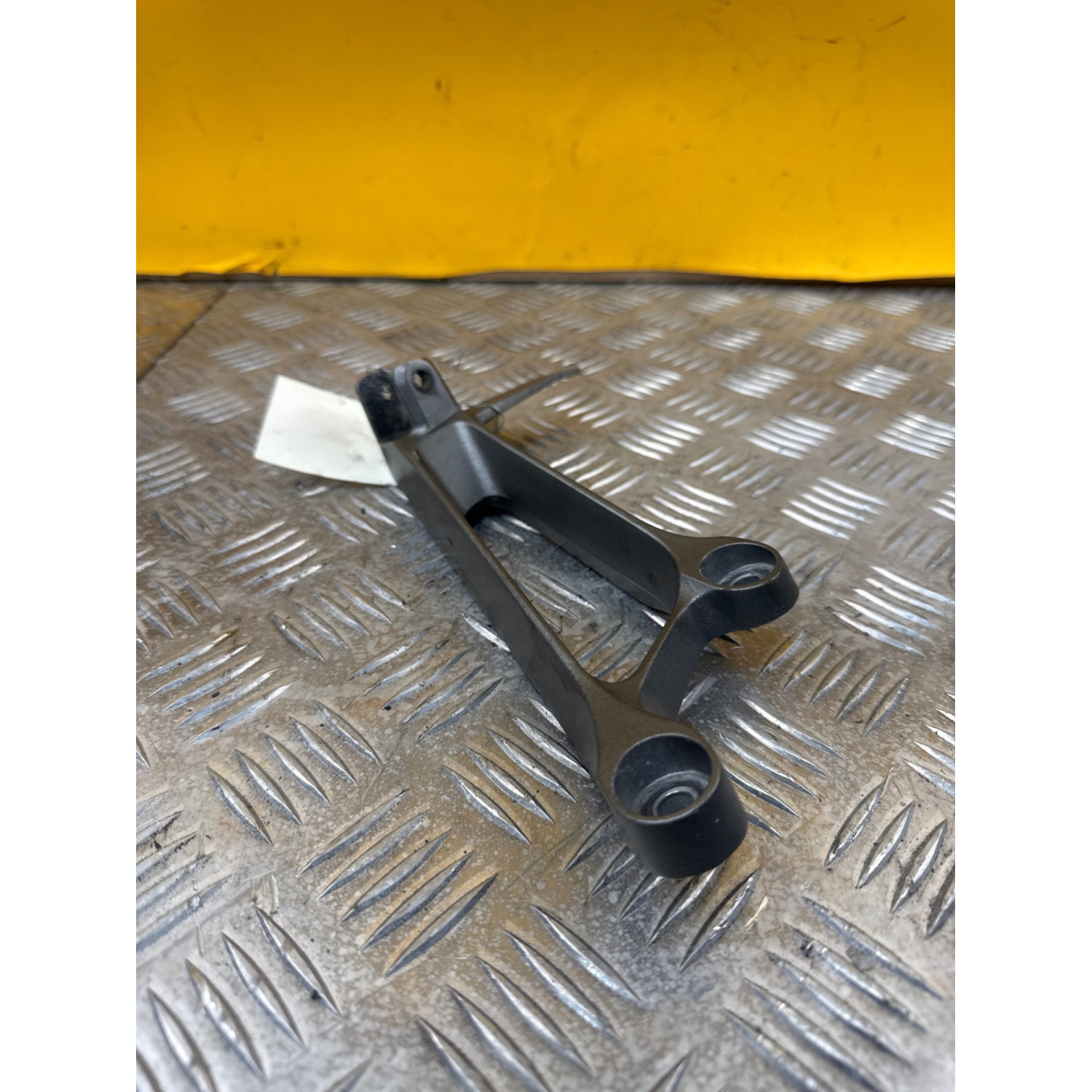 Platine repose pieds arrière droite pour HONDA CB 1000 R 2010