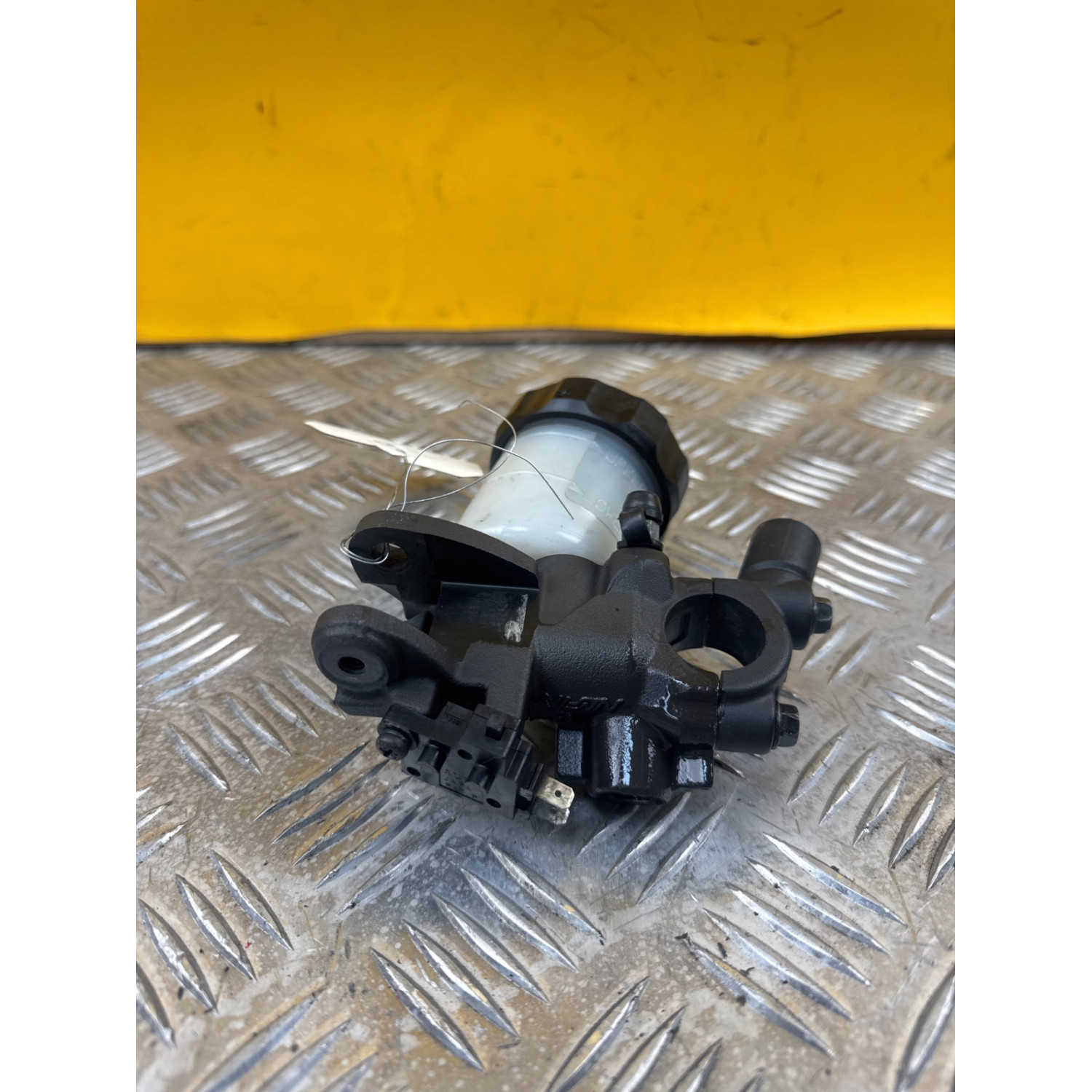 Maitre cylindre frein avant pour HONDA CB 1000 R 2010