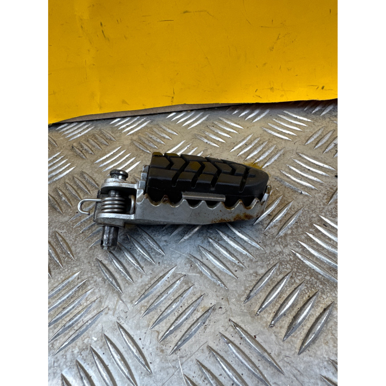 Repose pied avant droit pour KTM SM 990 2008