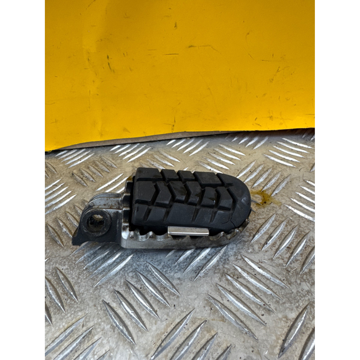 Repose pied avant gauche pour KTM SM 990 2008