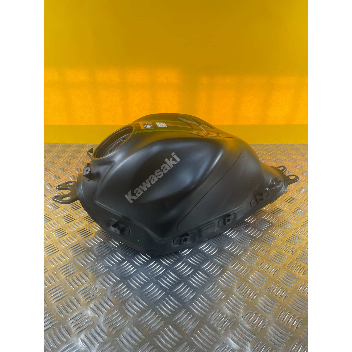 Réservoir de carburant pour KAWASAKI Z 650 51092-5371-68P