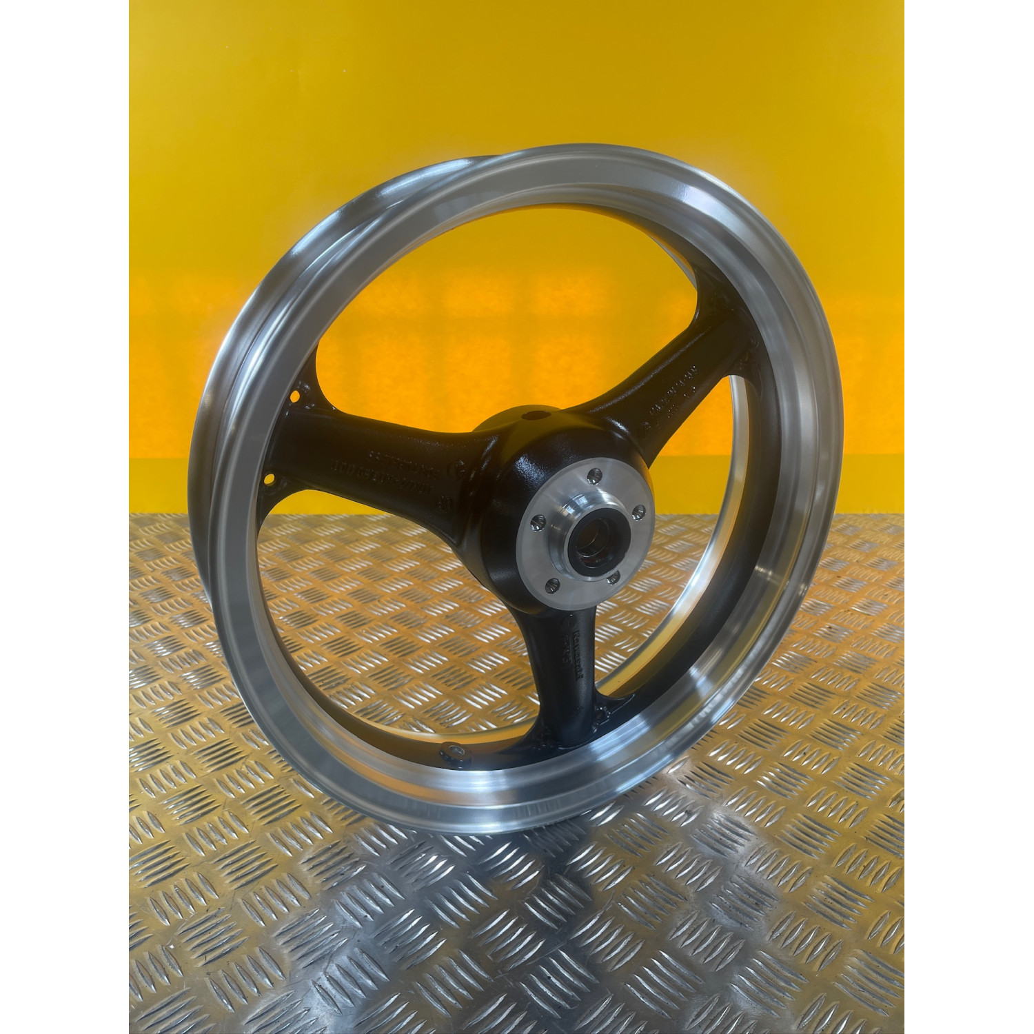 Jante avant pour KAWASAKI Z 1000 41073-0001