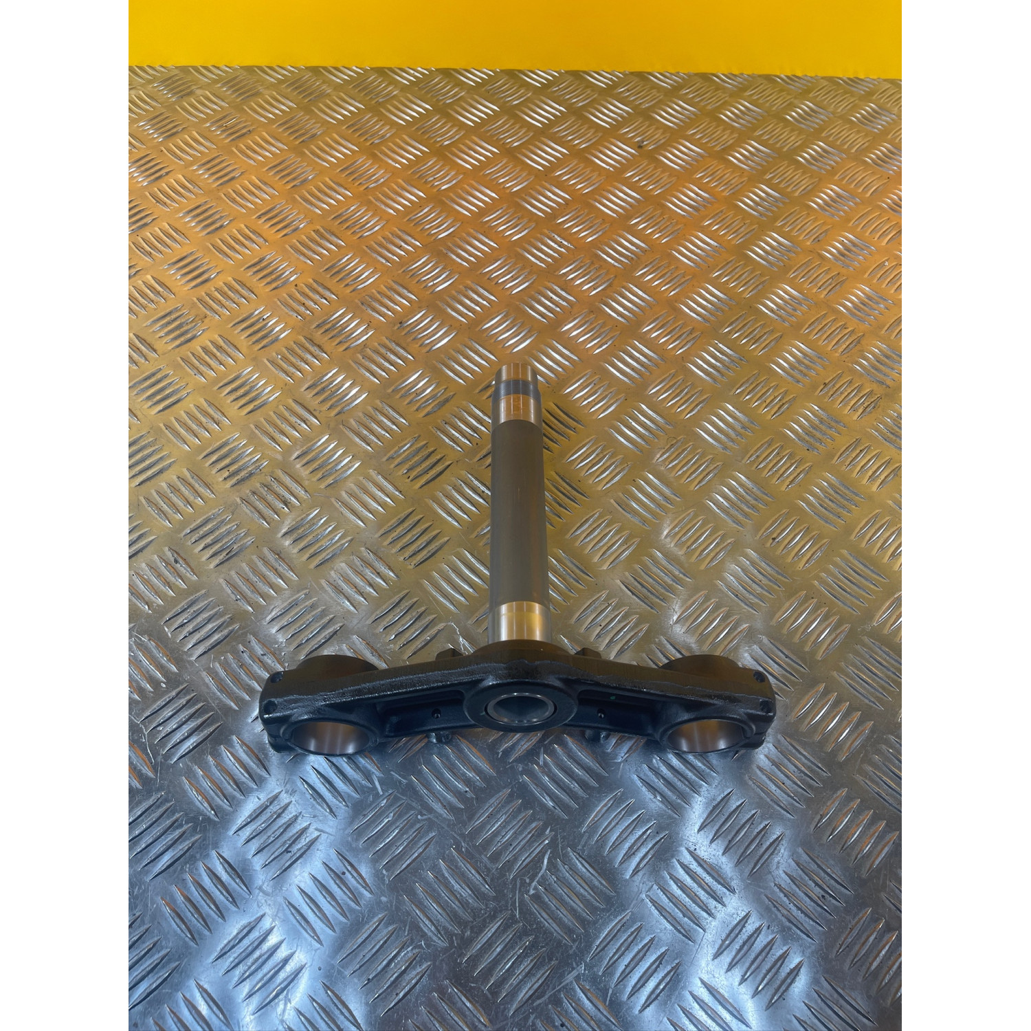 Té de fourche inférieur pour KAWASAKI ER 6 N 44037-0119-18R