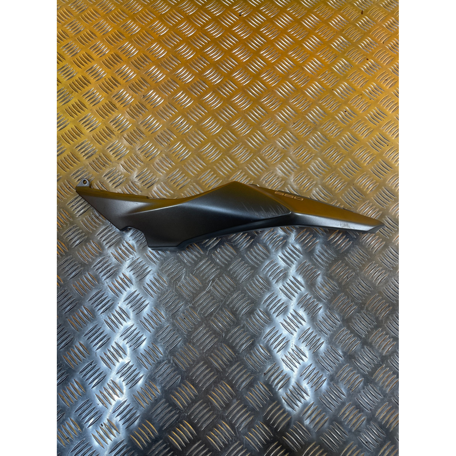 Demi coque arrière gauche pour KAWASAKI Z 650 36041-0033-SP