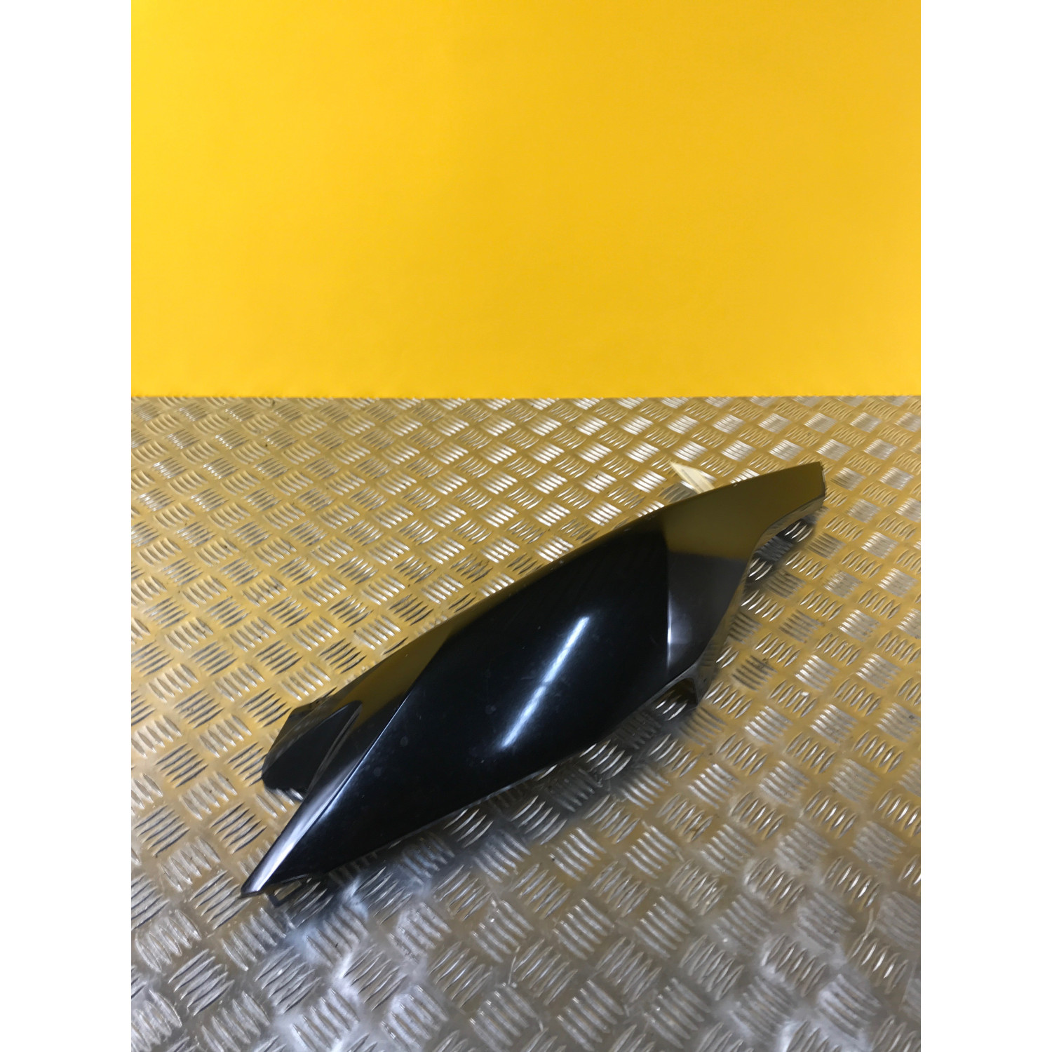 Cache latéral arrière sous selle gauche pour BMW C650 Sport 2016