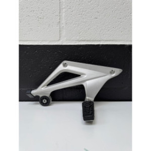 Platine repose pieds arrière droite pour BMW R 1200 RT ABS 2025 46718534790
