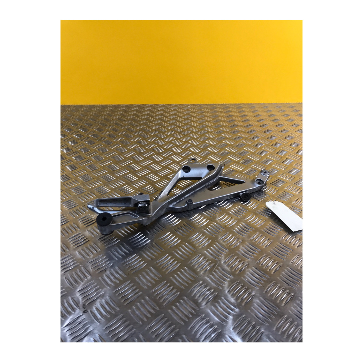 Platine repose pieds arrière droite pour HONDA NC 750D 2014