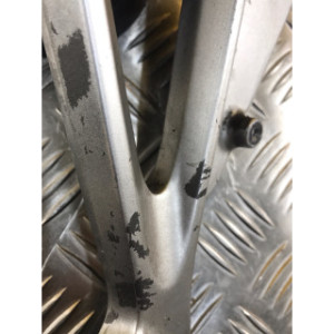 Platine repose pieds arrière droite pour HONDA NC 750D 2014