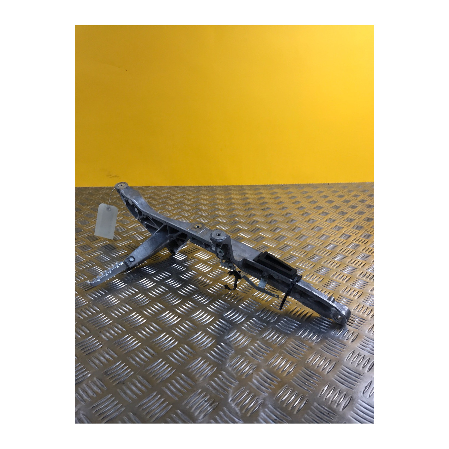 Platine repose pieds arrière droite pour YAMAHA T MAX 560 2020