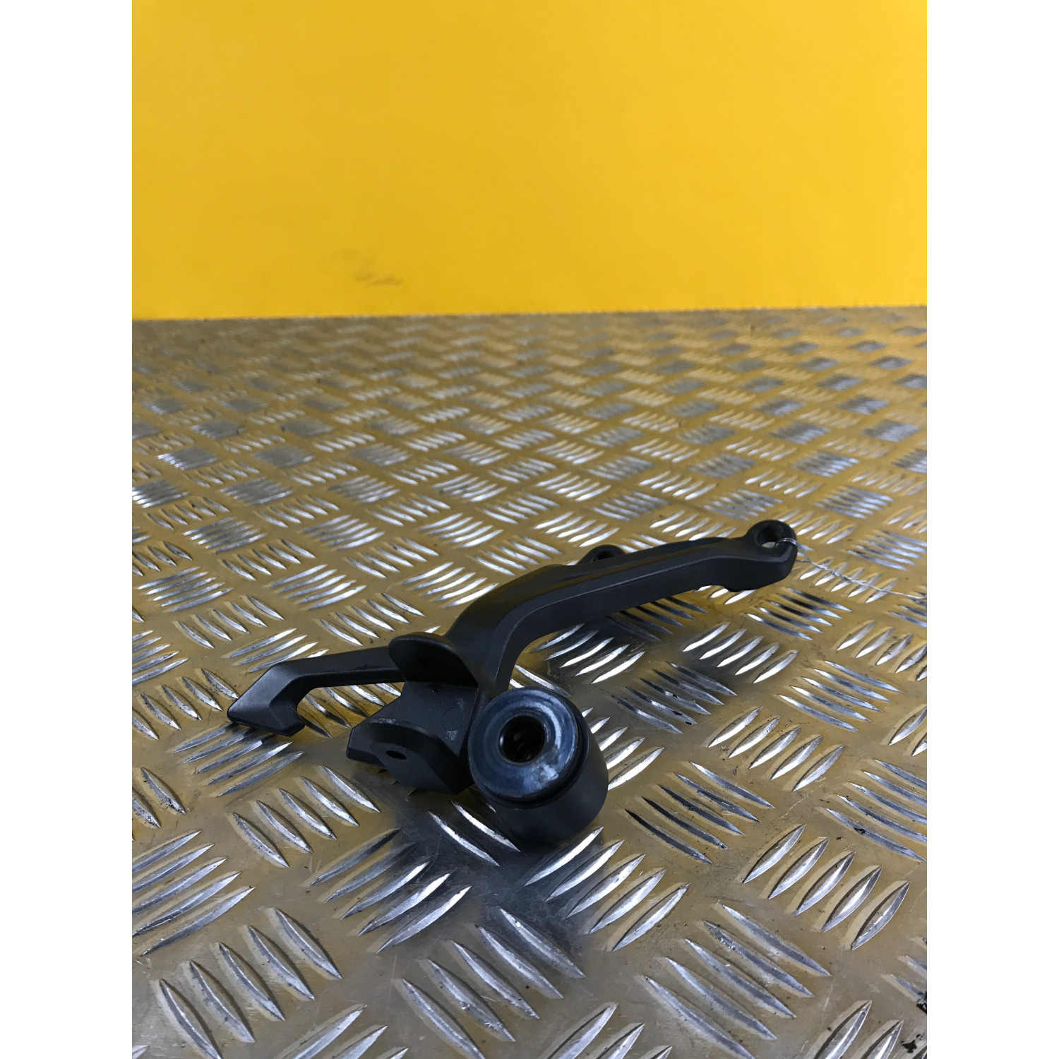 Platine repose pieds arrière droite pour KAWASAKI Z 900 2023