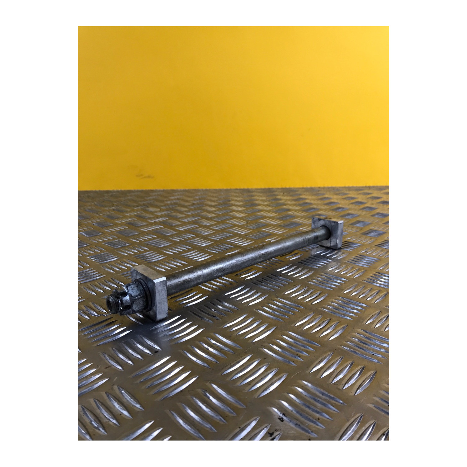 Axe de roue arrière pour KAWASAKI Z 900 2023