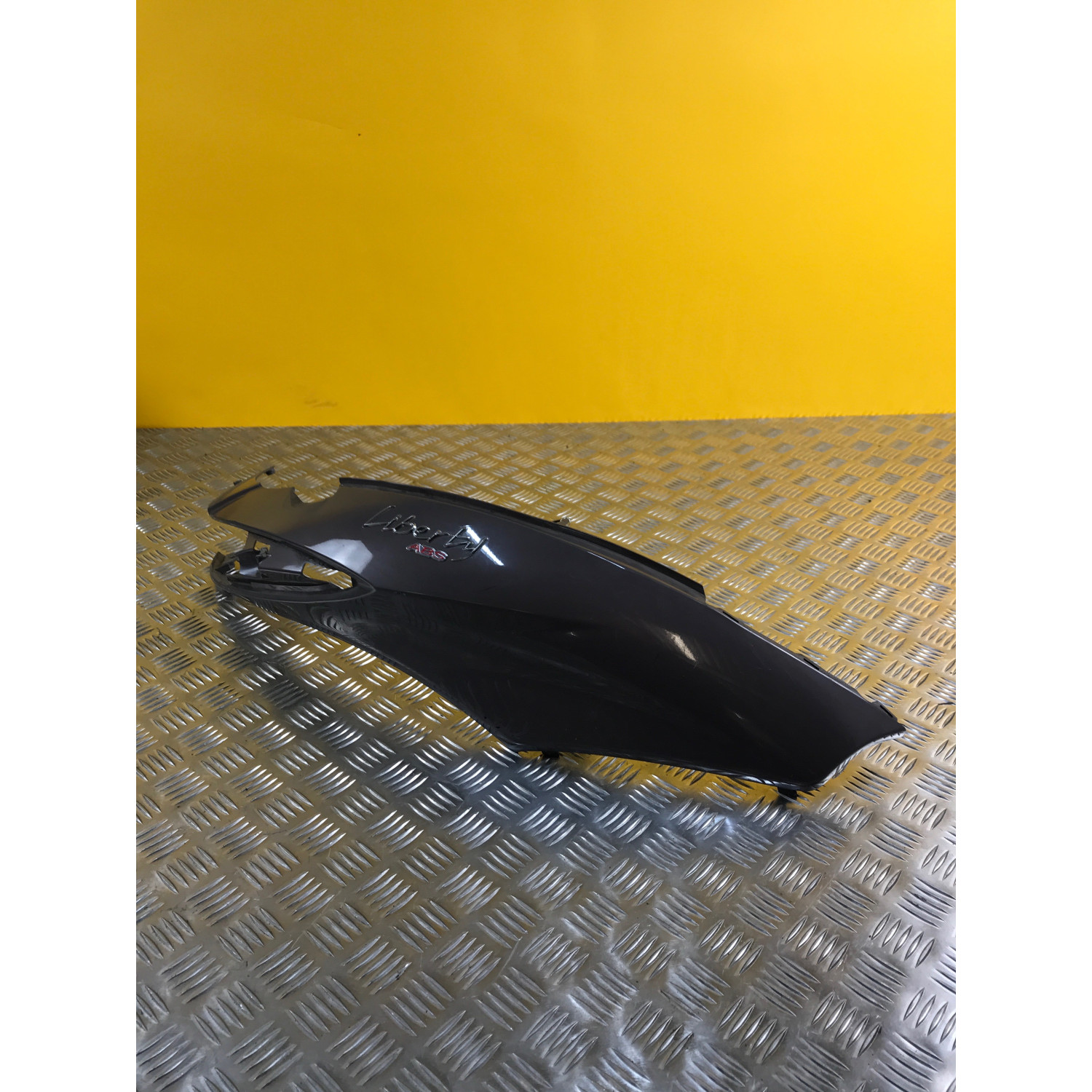 Demi coque arrière droite pour PIAGGIO LIBERTY 125 2019