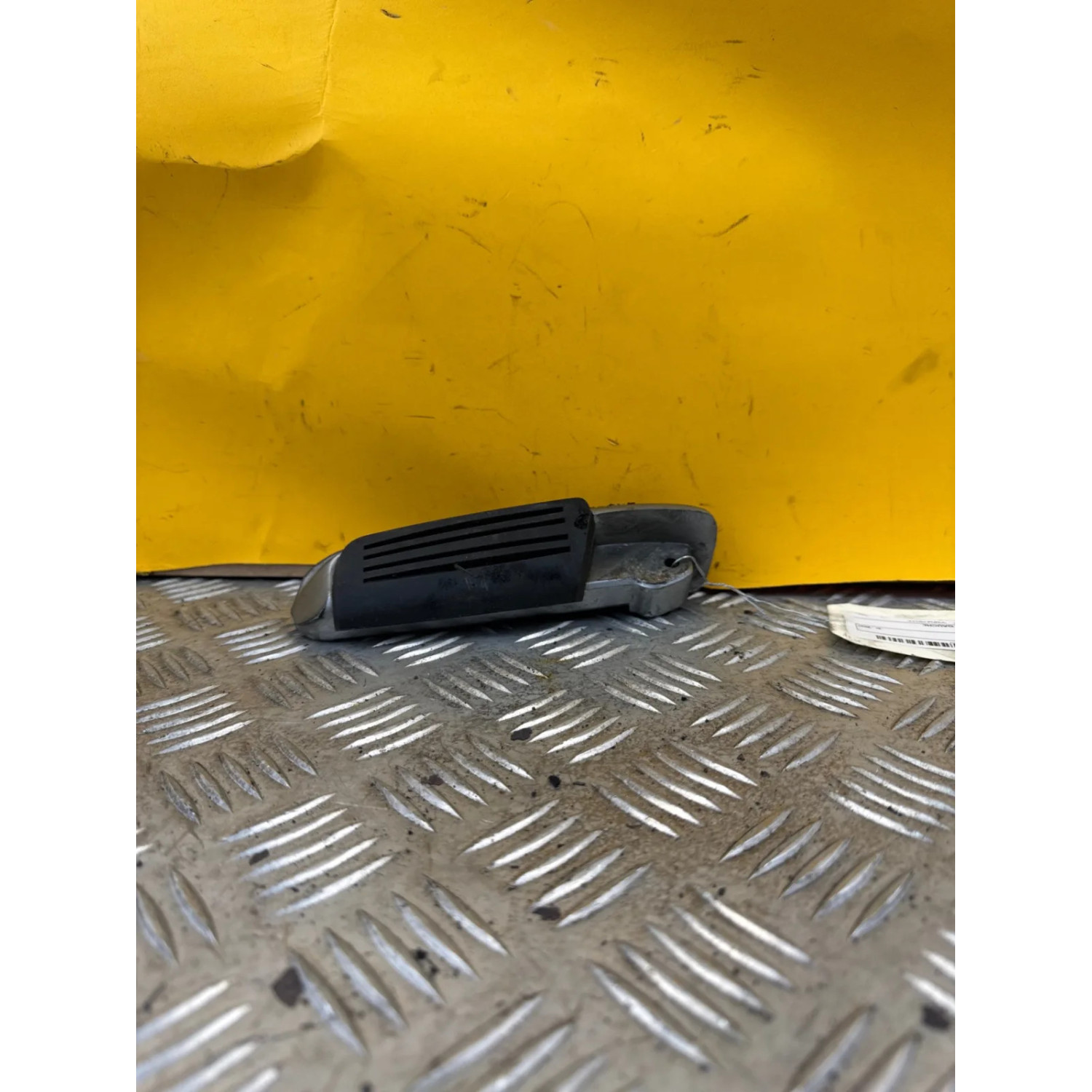 Platine repose pieds arrière gauche pour KYMCO Downtown 350 2015