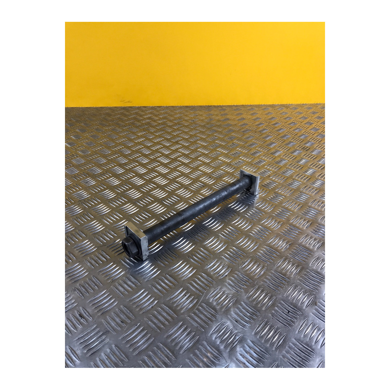 Axe de roue arrière pour BMW S 1000 RR 2012