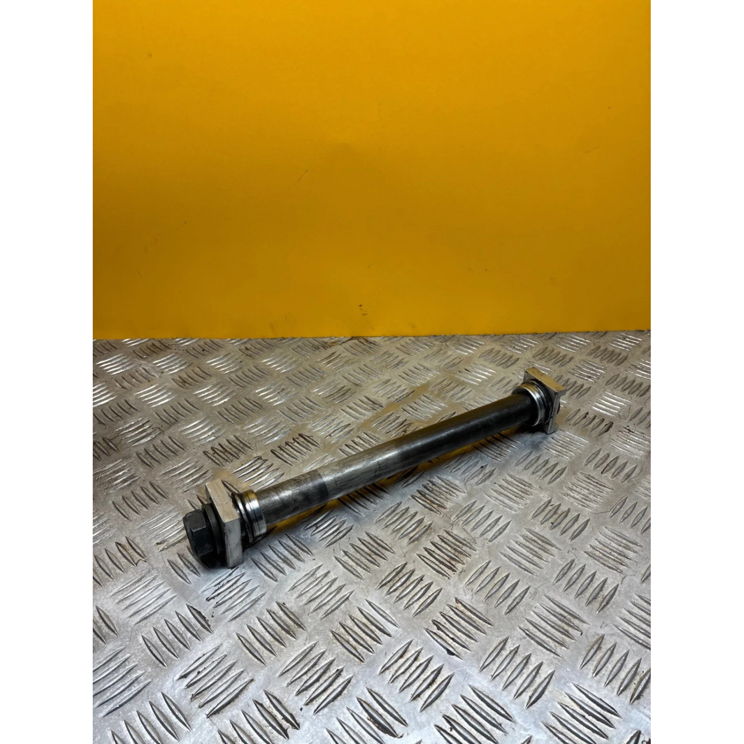 Axe de roue arrière pour YAMAHA FAZER 1000 2001
