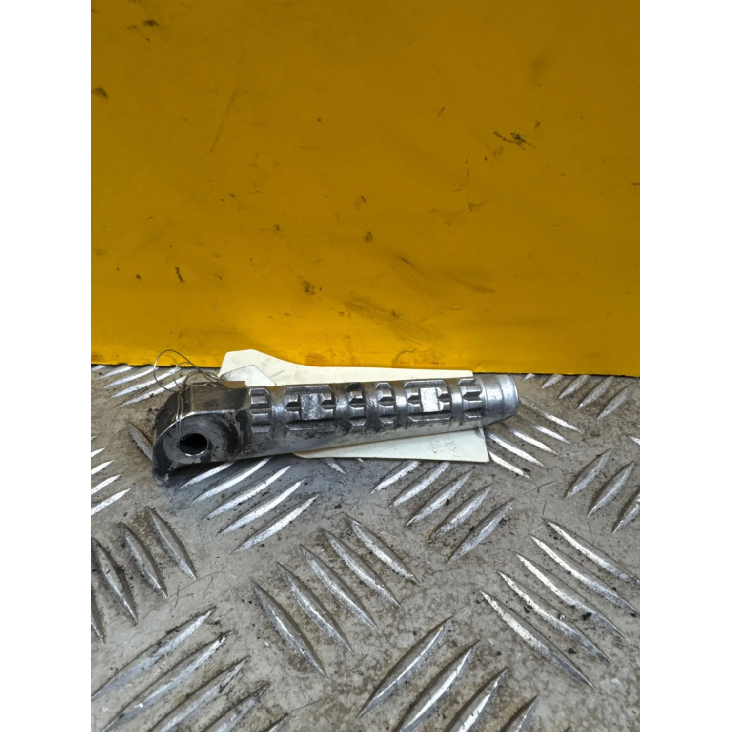 Platine repose pieds arrière gauche pour YAMAHA XMAX 400 2014