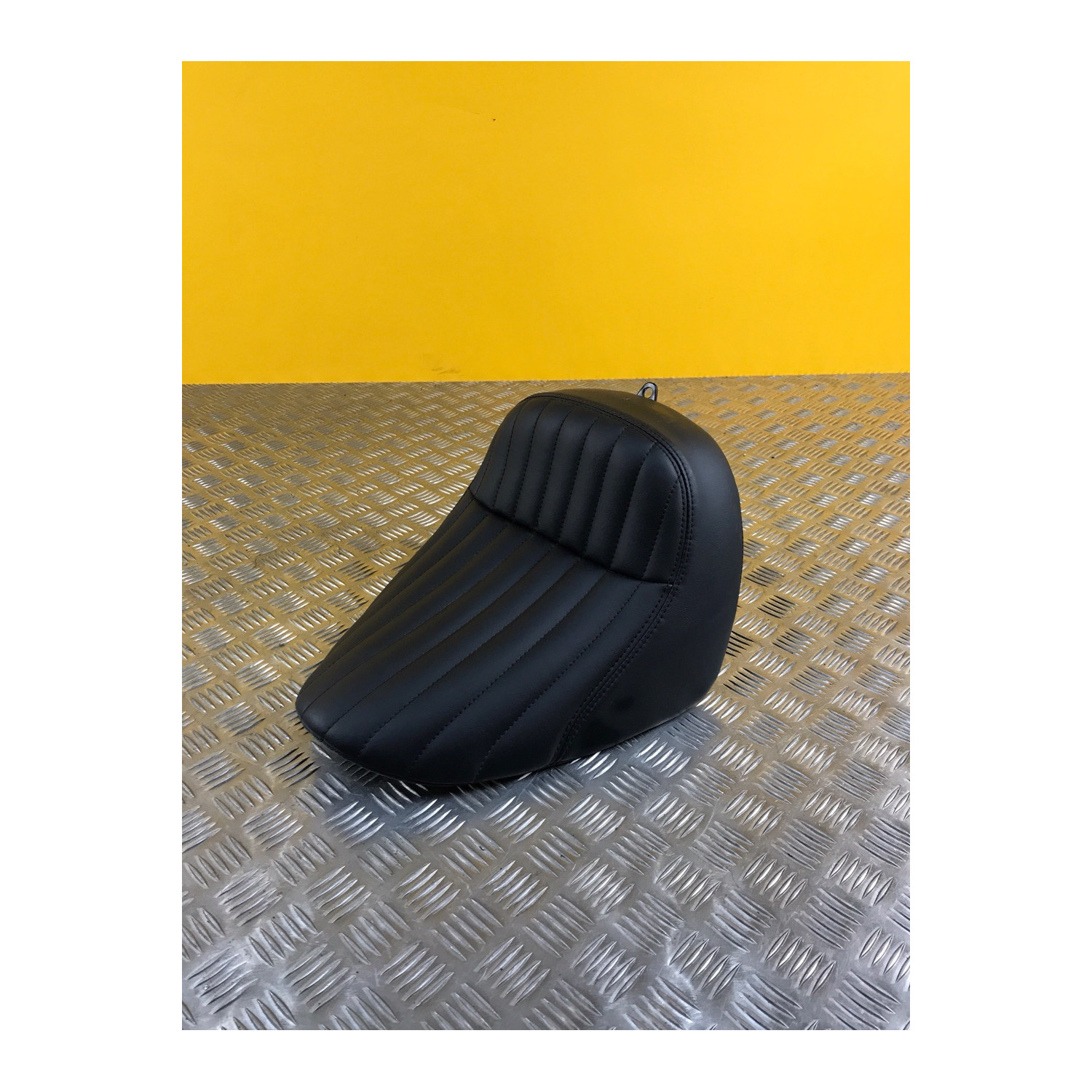 Selle conducteur pour HARLEY DAVIDSON STREET BOB 1450 52000264
