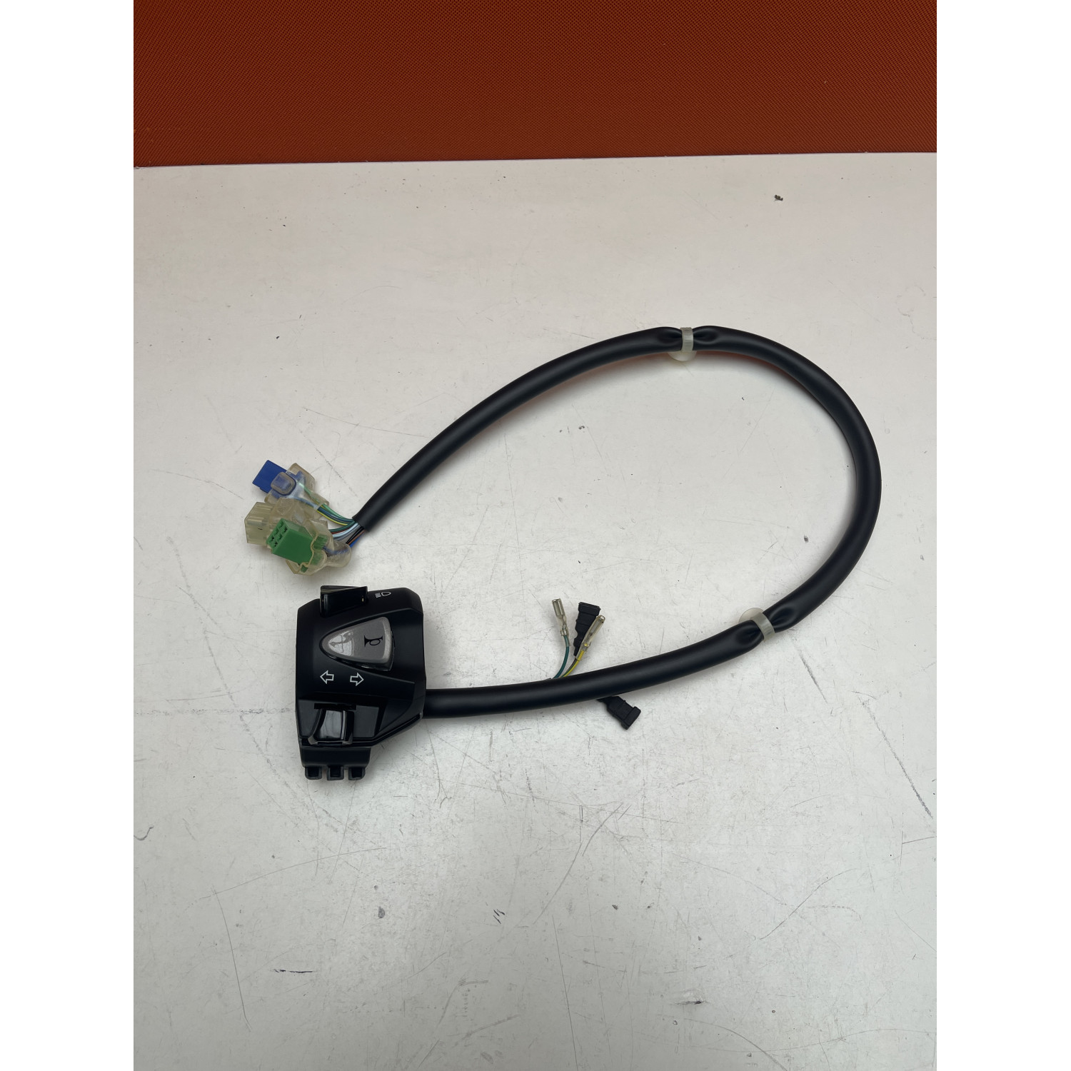 Commodo gauche gestion de l'éclairage pour HONDA FORZA 125 35200-K40-F01