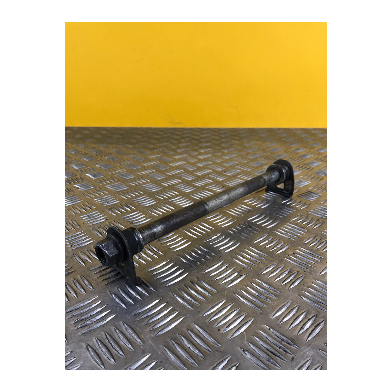 Axe de roue arrière pour SUZUKI BANDIT 2007