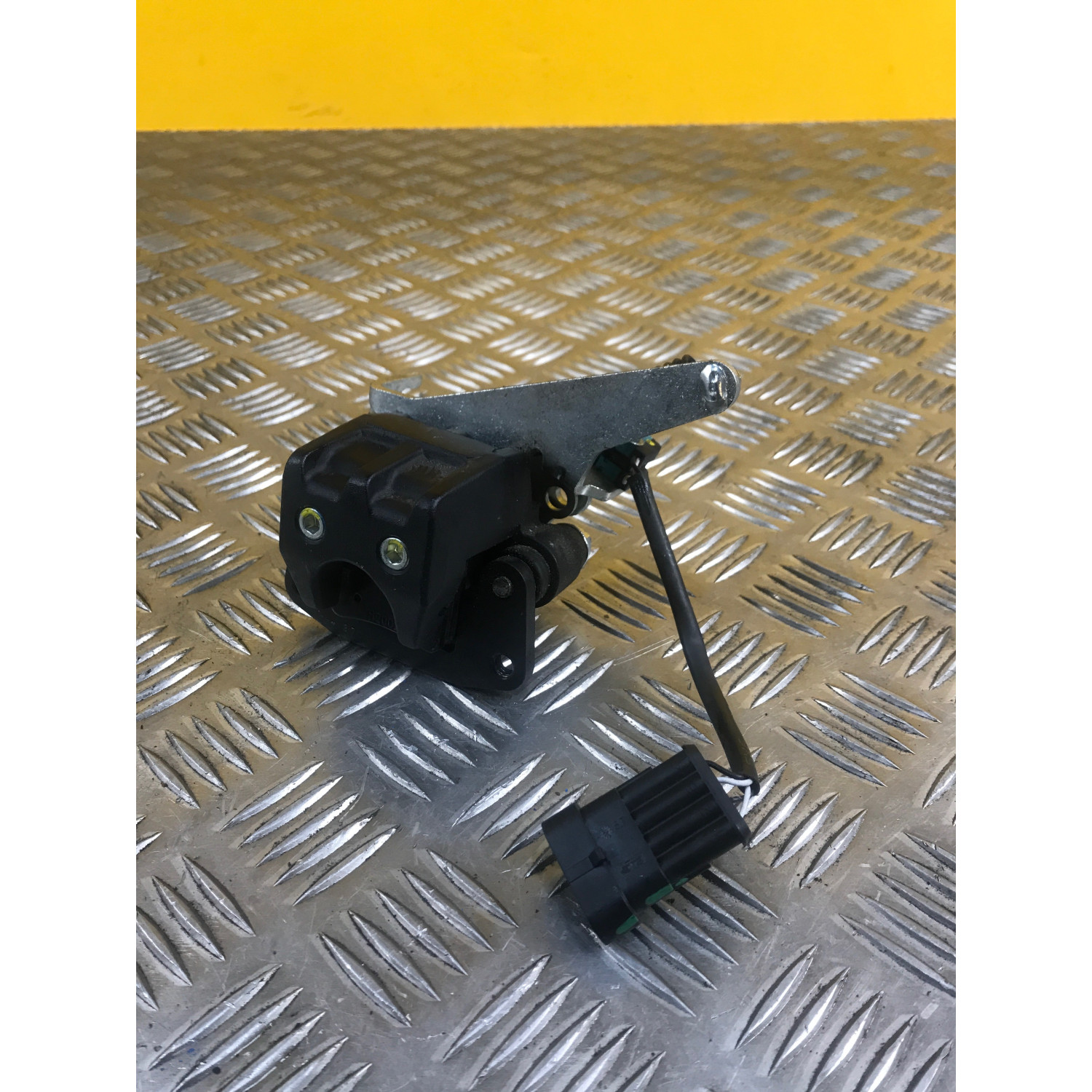 étrier de frein arrière pour PIAGGIO MP3 530 2024