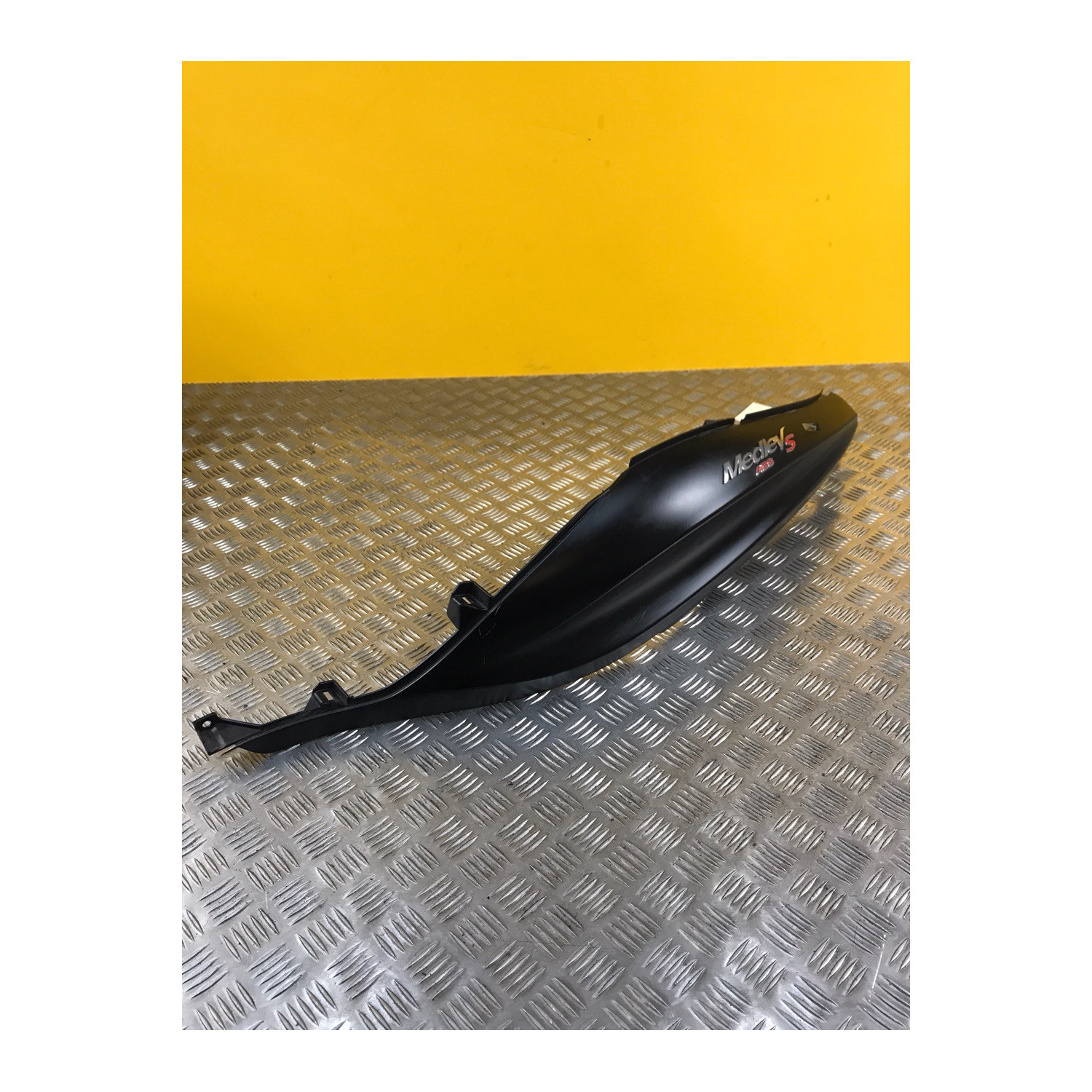 Demi coque arrière gauche pour PIAGGIO Medley 125 2020