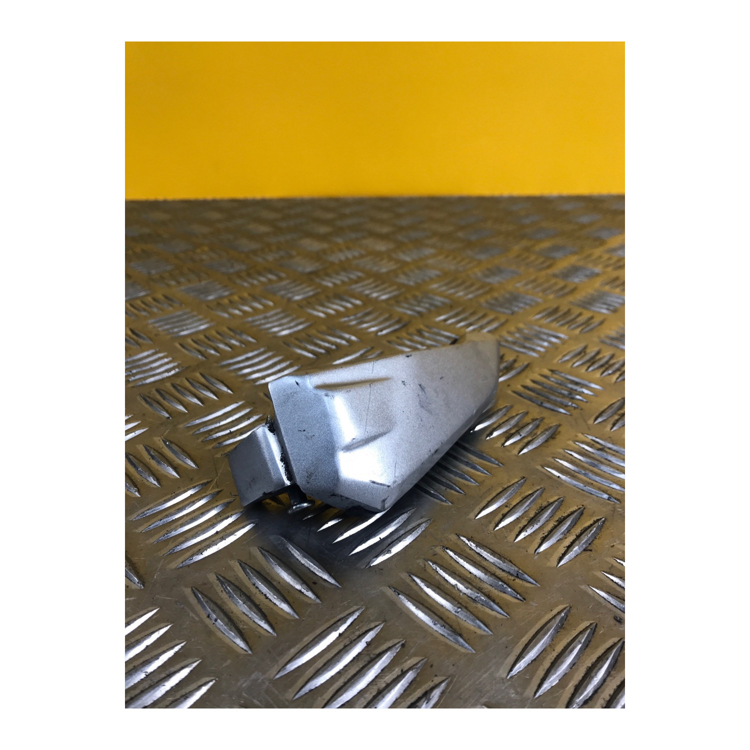 Repose pied arrière droit pour HONDA SH 300 2017