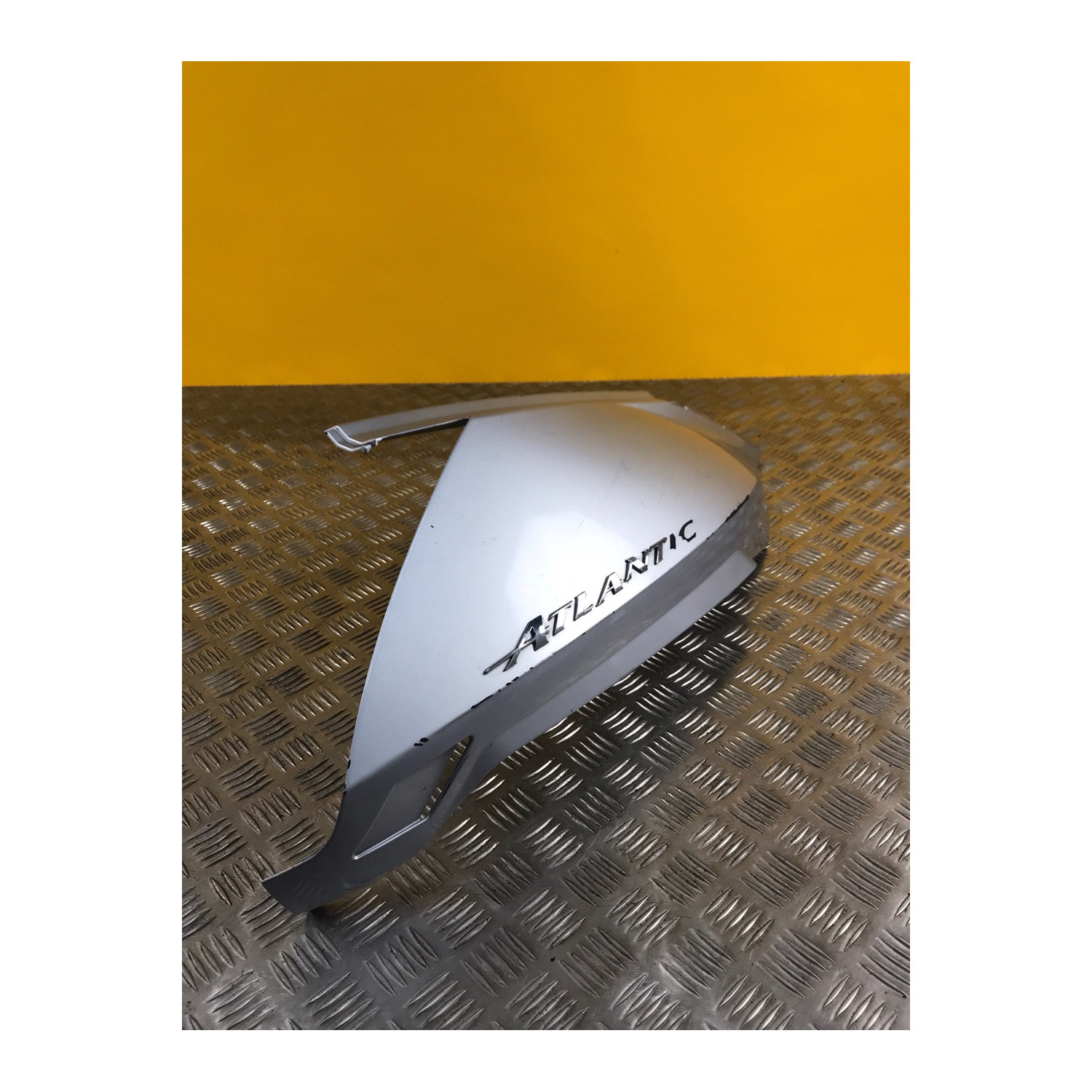 Demi coque arrière droite pour APRILIA ATLANTIC 500 2007