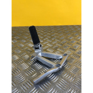 Platine repose pieds arrière gauche pour YAMAHA FAZER 600 2002