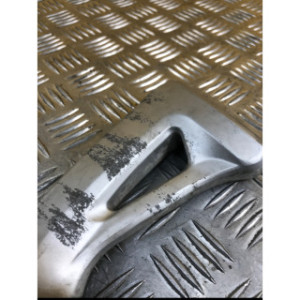 Platine repose pieds arrière gauche pour SUZUKI SV 650 S 2001