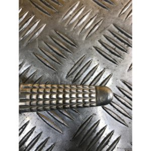 Platine repose pieds arrière droite pour SUZUKI SV 650 S 2001