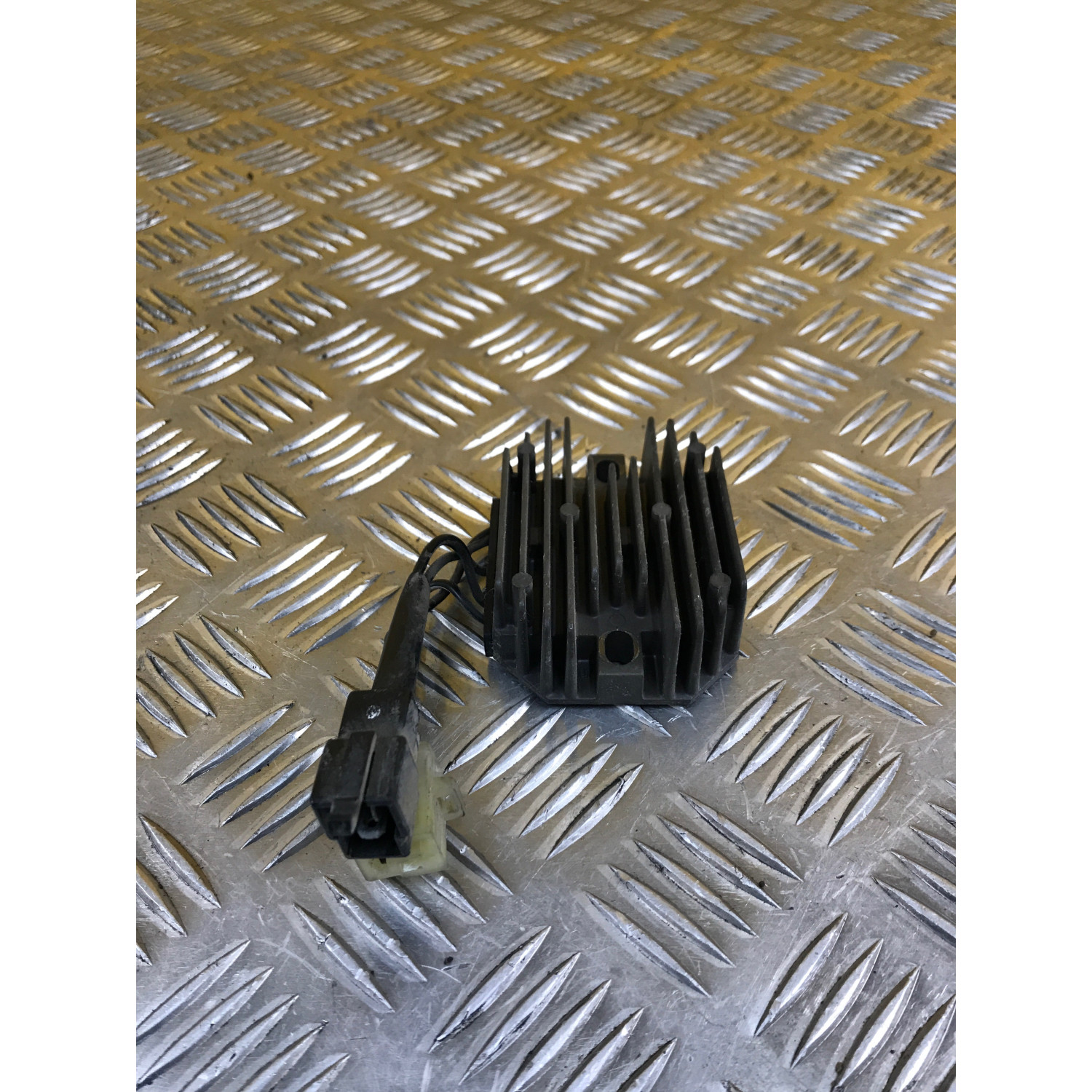 Régulateur de tension pour SUZUKI SV 650 S 2001