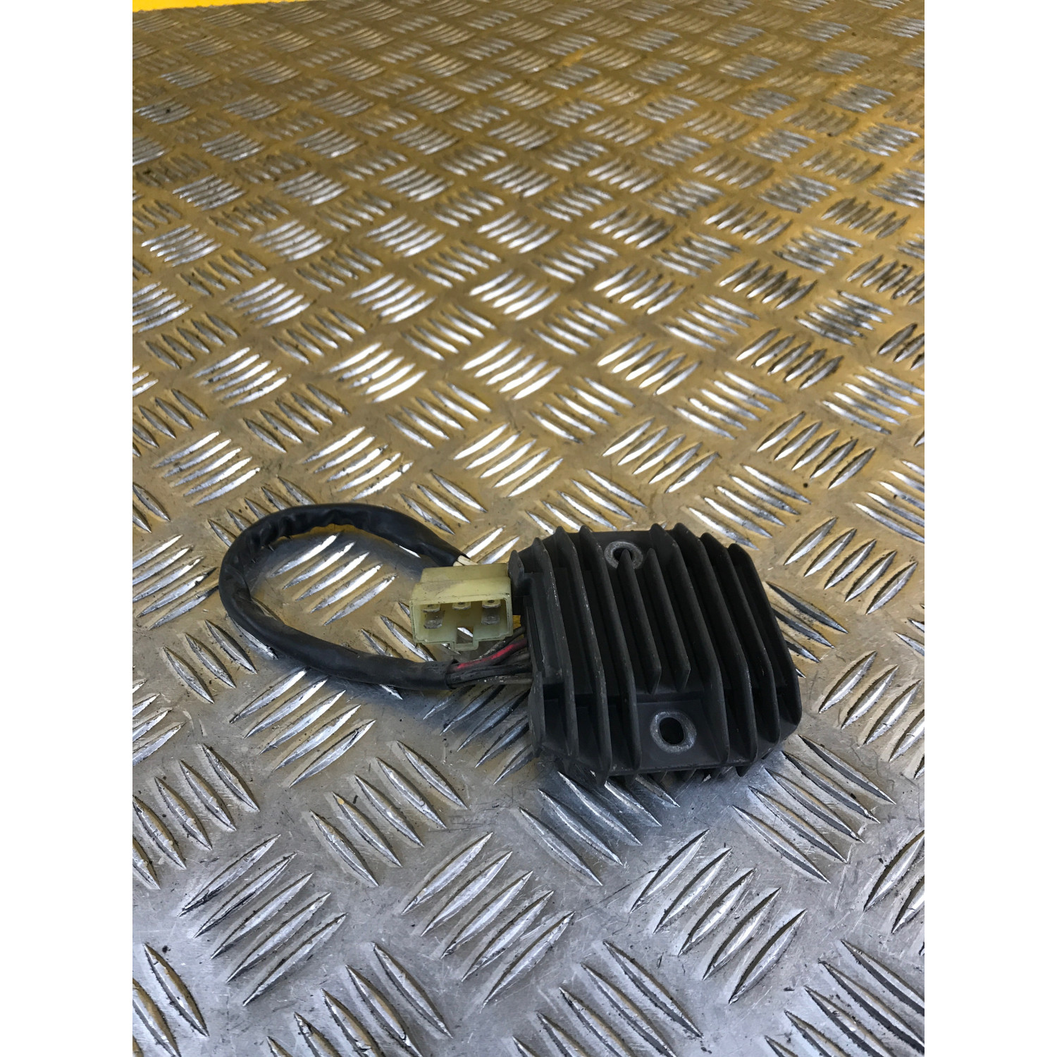 Régulateur de tension pour YAMAHA FAZER 600 2002