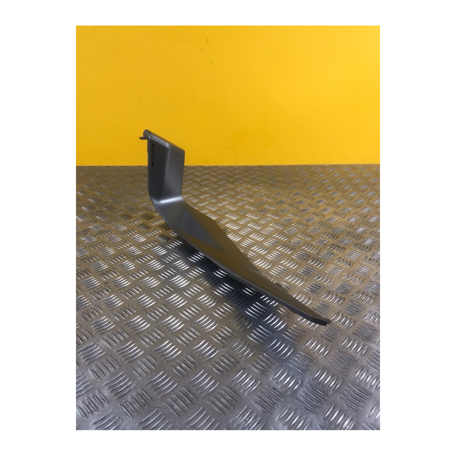 Habillage marche pied droit pour PIAGGIO MP3 530 2024