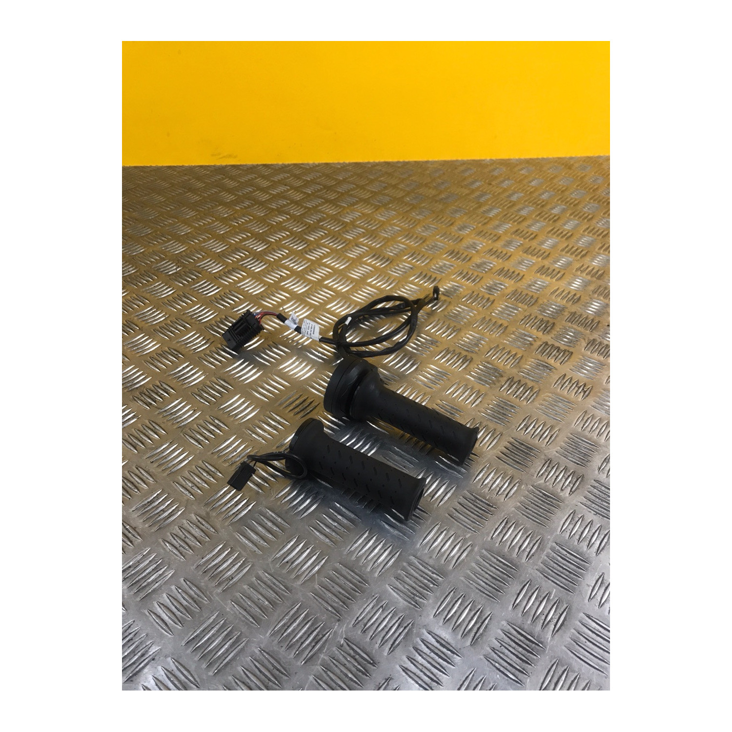 Kit de poignées chauffantes pour PIAGGIO MP3 530 2024