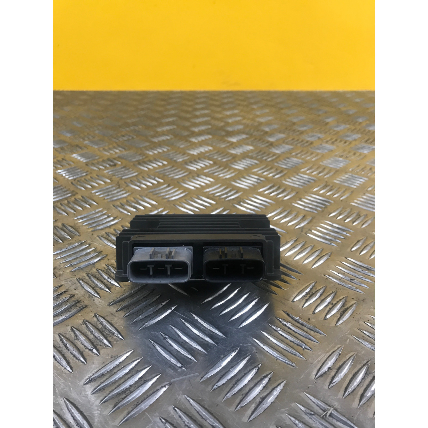 Régulateur de tension pour PIAGGIO MP3 530 2024