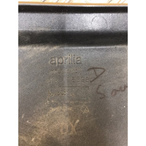 Carénage sous selle droit pour APRILIA ATLANTIC 125 2008