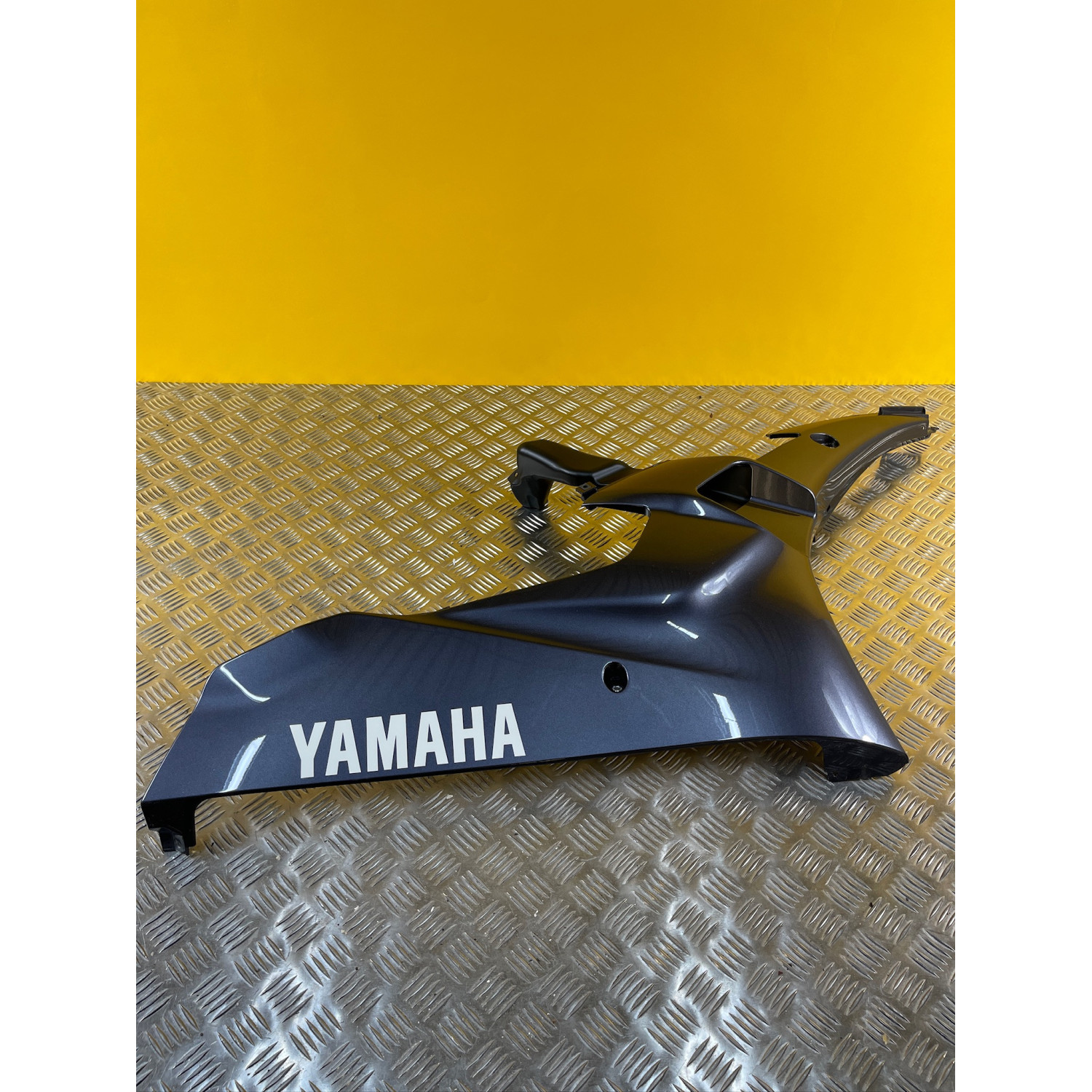 Carenage inferieur droit pour YAMAHA YZF R 600 2C0-Y2809-00-P4