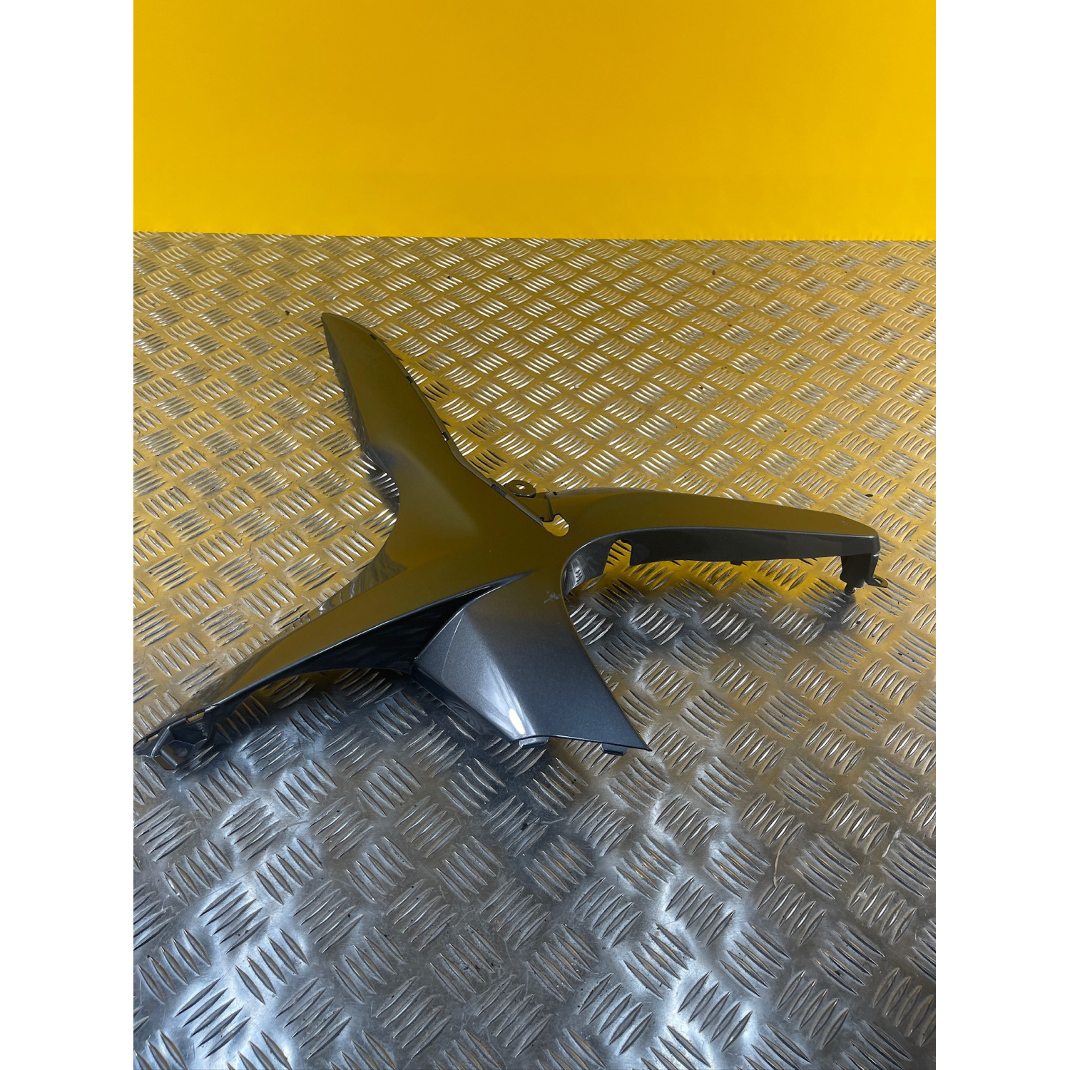 Carenage inferieur droit pour SUZUKI GSXR 750 94485-37H00-YLF