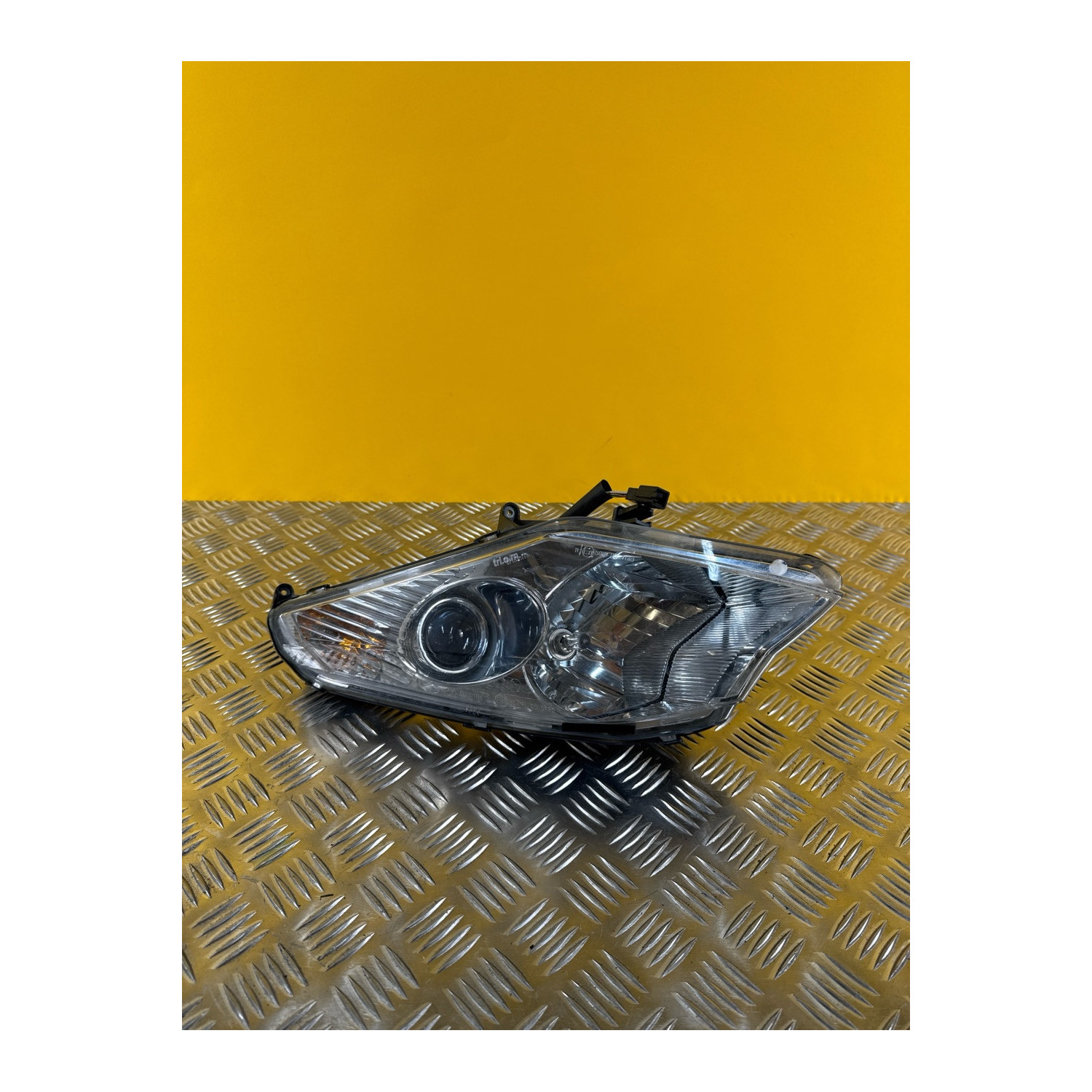 Optique avant droite pour PEUGEOT SATELIS 125 2011