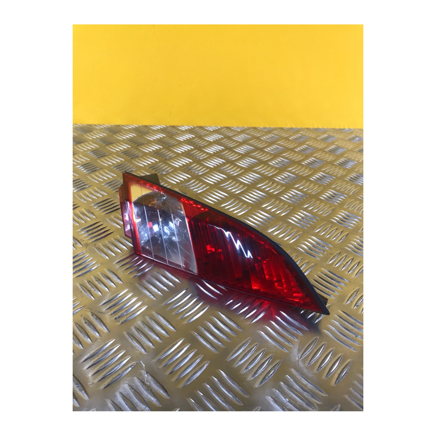 Feux arriere droit pour PEUGEOT SATELIS 125 2011