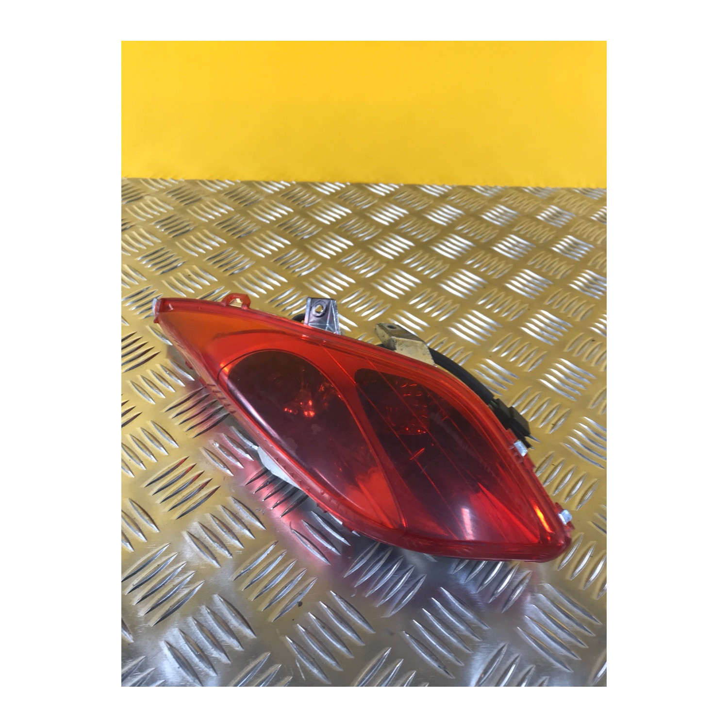 Feux arriere gauche pour YAMAHA XMAX 125 2011